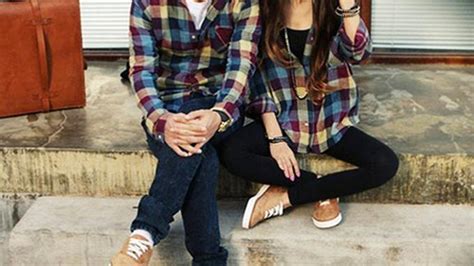 Lebaran udah makin dekat , untuk menyambut hari yang fitri ini yuuukkk. Baju Couple Sama Pacar - Couple Keren