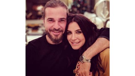 His wife neslişah alkoçlar is the granddaughter of the turkish football player selim soydan and turkish actress hülya koçyiğit. Neslişah Alkoçlar - Engin Altan Düzyatan çiftinin ...