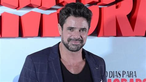 Luciano castro nejprve pracoval v televizi v herní show jugate conmigo, když mu bylo 18 let, v náčrtcích a hrách a zpíval. Castro habló sobre sus fotos de alto voltaje | DiarioShow ...