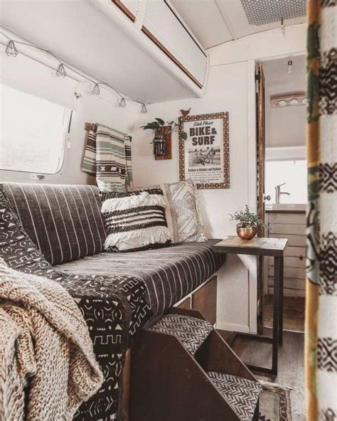 Las decoraciones de caravanas más bonitas de pinterest Small camper interior Vintage camper
