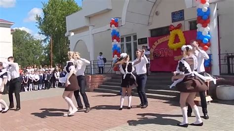 Group Of Young Russian High Schoolgirls Dancing Youtube