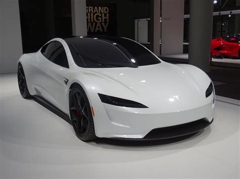 Tesla is accelerating the world's transition to sustainable energy with electric cars, solar and integrated renewable energy solutions for homes and businesses. Nieuwe Tesla Roadster voor het eerst naar Europa - Autoblog.nl