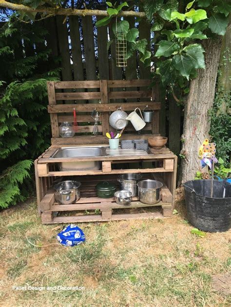 Diy Backyard Pallet Projects In 2020 Outdoor Play Kitchen Mud