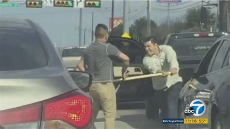 video 2 drivers wield bat rod in texas road rage fight abc7 new york