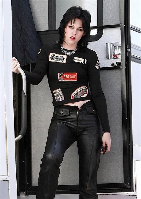 At the age of 13, jett began learning guitar. Joan Jett Bio, Net Worth, Measurements, Body Statistics ...