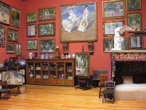 El museo sorolla de madrid está instalado en lo que fue casa y estudio de sorolla en los últimos años de su vida, esta casa museo recoge la mejor colección de cuadros del pintor, con obras como nadadores en jávea, la bata rosa o desnudo, además de retratos de su mujer y autorretratos. Sorolla museum in Madrid - Museums in Spain