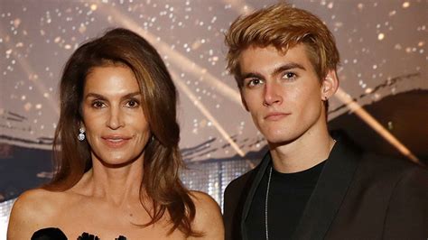 Cindy Crawfords 19 Year Old Son Presley Gerber Arrested For Dui