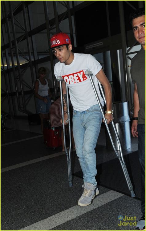 Zayn Malik Leaves Lax On Crutches Photo 493325 Photo Gallery Just