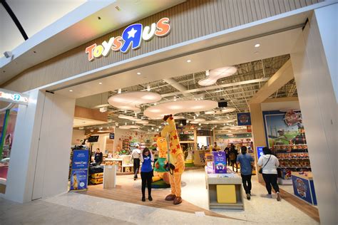 New Toys R Us First New Us Store Now Open In Garden State Plaza