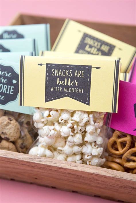 You Have To See These Treat Yoself Wedding Snack Favors