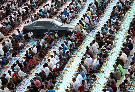 Doa niat dan berbuka puasa ramadhan lengkap. Tak Pasal-Pasal Berbuka Sekali Dengan Kereta… - NORTH ...