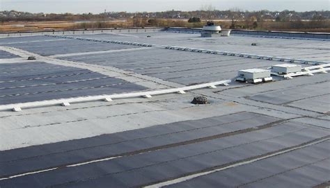 Omdat de zonnepanelen los op het platte dak staan, is het nodig om ballast in de onderconstructie te plaatsen, zodat de panelen ook met zware storm geen er is dus veel mogelijk op een plat dak en in de meeste gevallen zijn zonnepanelen zeer rendabel. BIPV geintegreerde zonnepanelen