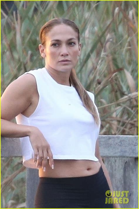 Jennifer Lopez Poses For Some Sunset Selfies In The Hamptons Photo