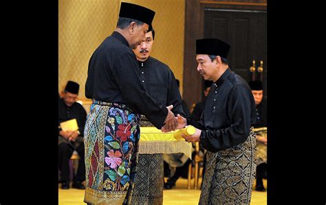 Kerajaan negeri kedah diketuai oleh menteri besar kedah. Istiadat angkat sumpah exco kerajaan negeri Kedah | Astro ...