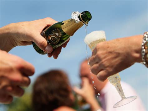 Champagne And Prosecco Really Do Get You Drunker Faster Than Wine