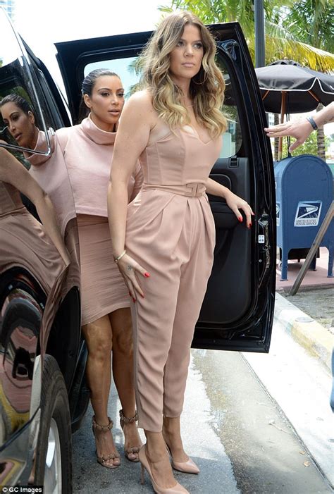 Kylie Jenner Khloe And Kim Kardashian Fans Are Held Back At Miami Dash