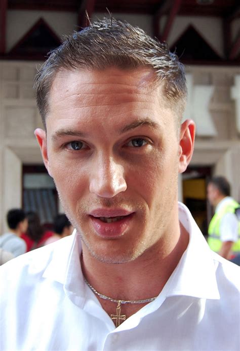 Tom hardy attended fayre of st james's christmas concert that took place in november and welcomed 500 guests to an exclusive evening of carols, live performances, festive reading and. Tom Hardy - Wikipedija