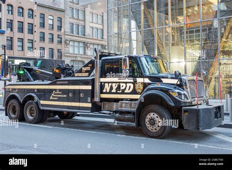 Nypd Vehicle Heavy Tow Truck Hi Res Stock Photography And Images Alamy