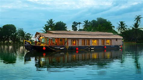 Top Best Tourist Places To Visit In Kerala