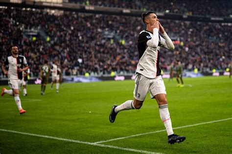 .كريستيانو رونالدو اليوم في مباراة ريال مدريد ضد فريق ألميريا اليوم 23/11/2013 نقدمها لكم على موقع مصر فايف , فكما نعلم جميعا ويعلم متابعي ومشجعي الريال مدريد في العالم وفي الوطن العربي أن نجم ريال مدريد كريستيانو رونالدو أصيب في مباراة ريال مدريد اليوم. بعد هاتريك اليوم.. كريستيانو رونالدو يحقق 5 أرقام ويضيف ...