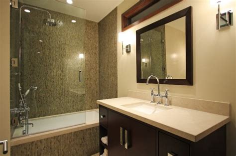An added touch of elegance. Beautiful modern bath that combines shower and the bathtub ...
