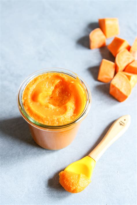 Scoop out the sweet potato meat and place into a blender or food processor, adding in the mild curry powder and water. How to make sweet potato puree - Sweetphi