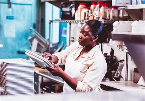 11 Best Weekend Jobs That Don't Require a Degree | Qwick