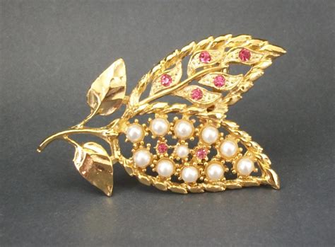 Vintage Gerrys Openwork Gold Tone Leaf Brooch With Faux Pearls And