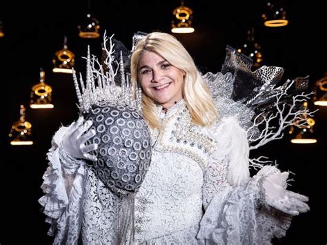 Sandra caldarone (born 15 october 1972), better known as sandra kim, is a belgian singer of italian descent who won the eurovision song contest 1986. VÍDEO Bélgica: Sandra Kim vence a versão belga do 'The Masked Singer' - ESC PORTUGAL | A ...