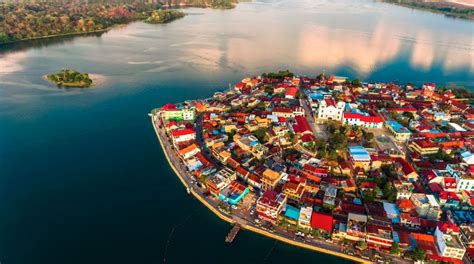Isla De Flores In Petén Is Recognized As A Picturesque Town