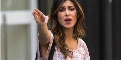 Belen rodriguez, ospite di canzone segreta, programma serale di rai 1 condotto da serena rossi, si è resa protagonista di una clamorosa figuraccia sono stata beccata mentre…, confessa la showgirl senza freni. Canzone Segreta Belen : La canzone segreta, sconcertante ...