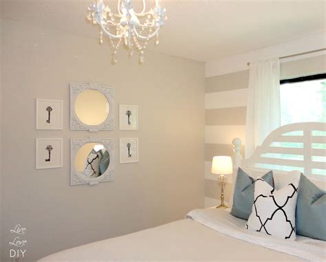 Browse 100 wall display ideas on houzz. Creating a Photo Wall Display: Tips & Tricks You Should ...