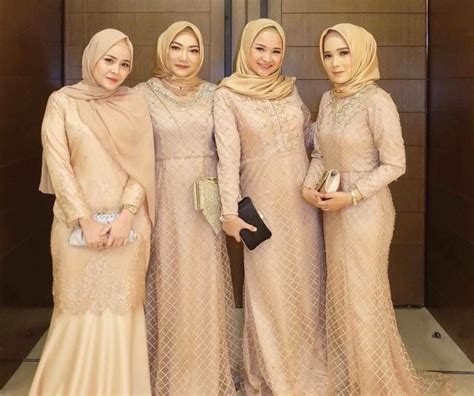 Contoh Baju Bridesmaid Hijab August