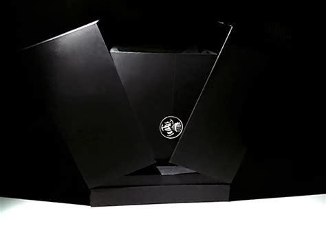 Premium T-shirt Package / Black Box / Packaging Design on Behance