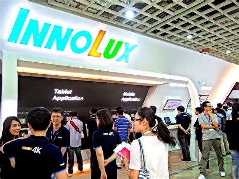 2021年第二季整體出貨面積709萬平方公尺，與前一季持平，液晶面板售價為每平方公尺464元美元。 中小尺寸營收為178億元，較第一季增加4.3％；中小尺寸合併出貨面積84.25萬平方公尺，較第一季增加6.9％。 #群創 #產能 #第一季 #第二季 #稅後淨利. 群創、京東方增產 顯示器面板恐供過於求 | 自由財經
