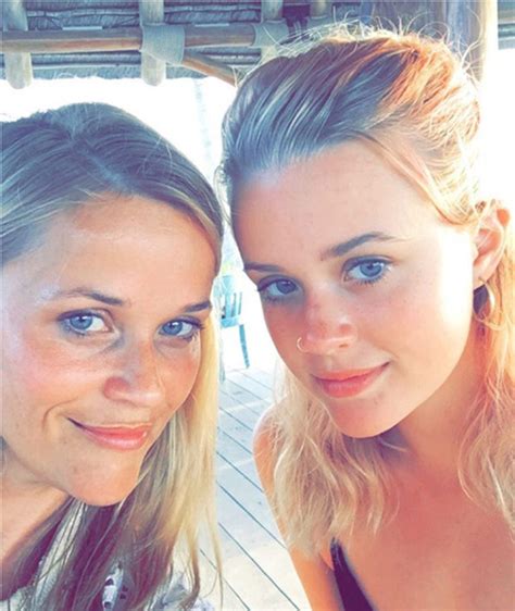 Pics Reese Witherspoon And Daughter Look Alike — Can You Tell Them