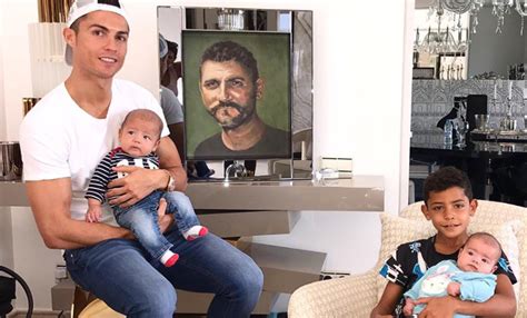 ¡Ésta Es La Primera Foto De Cristiano Ronaldo Con Todos Sus Hijos Estilodf