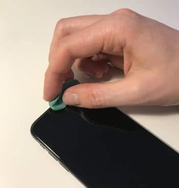 May 29, 2019 · if bits of detritus are lodged in the speaker holes at the bottom of your iphone, you can use the sharp point of a wooden or plastic toothpick to pop them out. How To Clean iPhone Speakers - 8 Tips You Must Know!