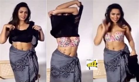 Arshi Khan Stripped Topless For Team India Have You Seen This Racy Video Of Bigg Boss 11