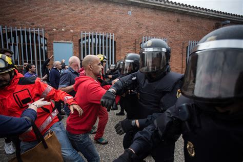 Información y noticias relacionadas con el referéndum de independencia que el govern catalán organizó el pasado 1 de octubre. Human Rights Watch creu que la policia espanyola va fer un ...