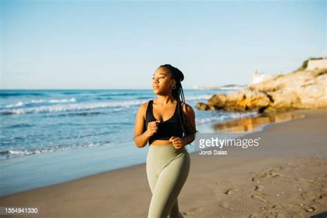 Curvy Woman Beach Foto E Immagini Stock Getty Images