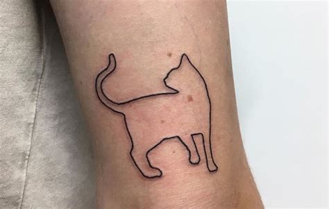25 Best Cat Outline Tattoo Designs The Paws