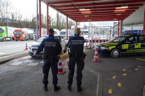 Maßnahmen der französischen regierung, ausgangssperre, einreisebestimmungen. Reiseerleichterungen für Schweiz und Frankreich