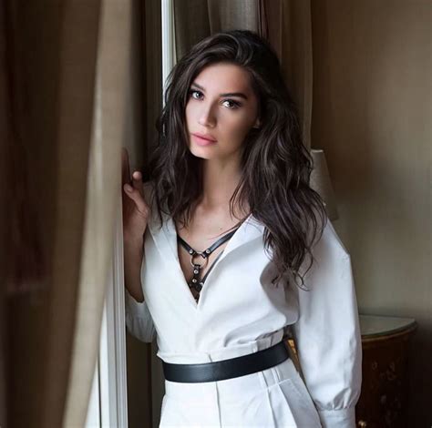 Turkish Actress Burcu Kıratlı Looks Absolutely Gorgeous Pictures Lens