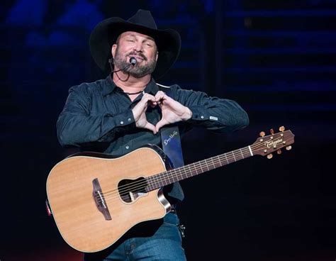 Garth brooks debuted his new single we belong to each other, and it's a soulful tune about unity. RodeoHouston's Garth Brooks is among our favorite 90s country stars - Houston Chronicle
