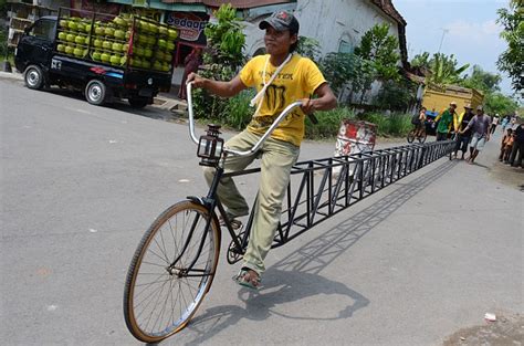 Rosinta bicycle store is a pro bicycle shop located in jakarta, indonesia. Welcome to Boma Peters' Blog: Indonesian villagers build world's longest bicycle at 44ft... but ...