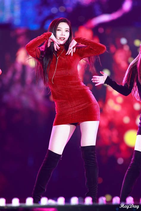 13 Pictures Of Red Velvet Joys Sexy Short Skirt At Mma Koreaboo