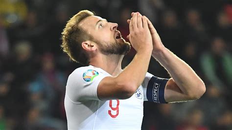 Harry edward kane mbe (born 28 july 1993) is an english professional footballer who plays as a striker for premier league club tottenham hotspur and captains the england national team. 'A wake-up call' - Harry Kane, Gareth Southgate bemoan ...