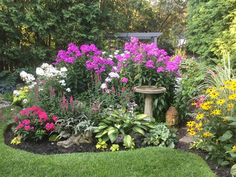Fours Seasons In Toronto Finegardening Backyard Landscaping Garden