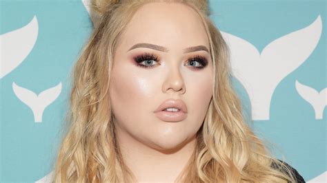 Nikkie de jager är en av programledarna för eurovision song contest. Nikkie de Jager eerlijk over suïcidale gedachtes | RTL ...